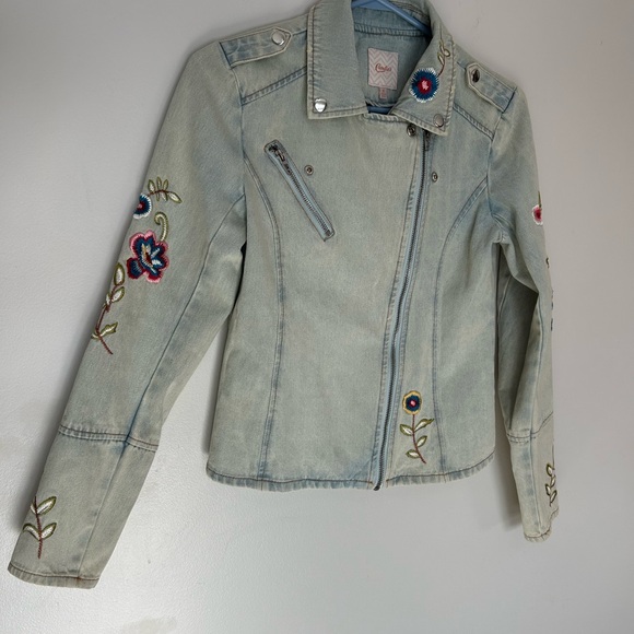 Candie's moto embroidered jean jacket - like new - Picture 3 of 11